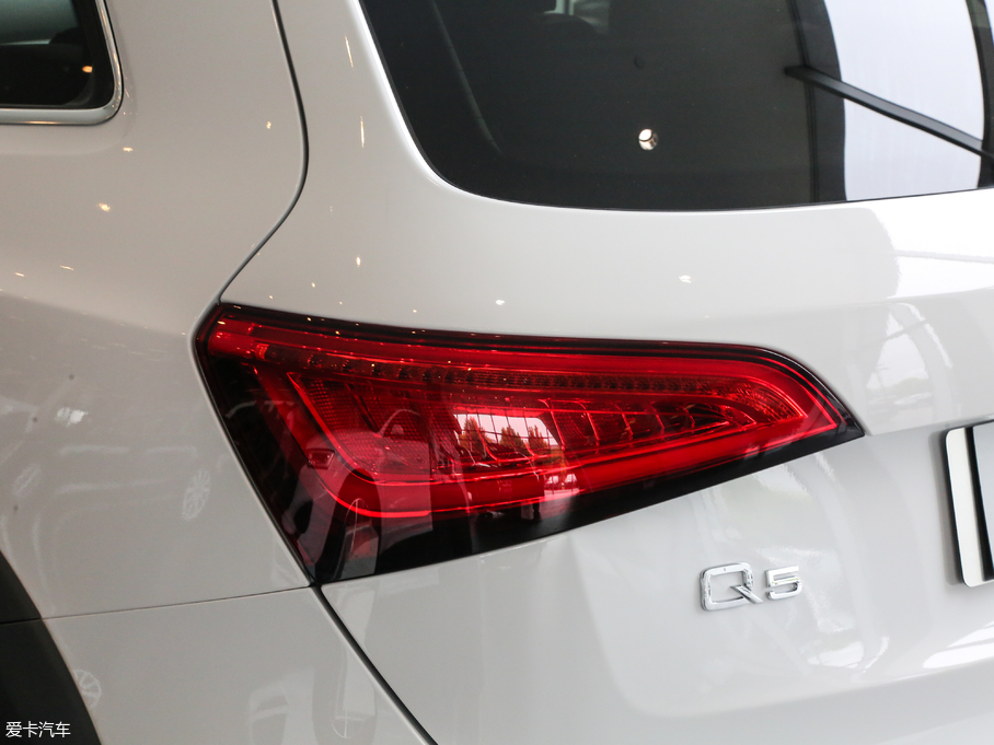 2018WQ5 ذ 40 TFSI g(sh)