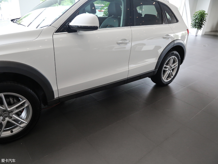 2018WQ5 ذ 40 TFSI g