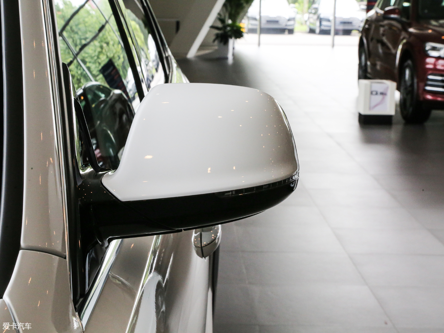 2018WQ5 ذ 40 TFSI g