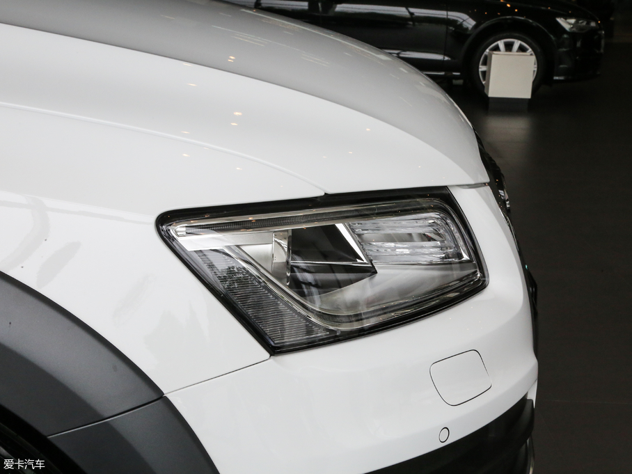 2018WQ5 ذ 40 TFSI g