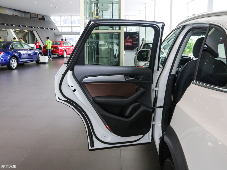 2018WQ5 ذ 40 TFSI g(sh)