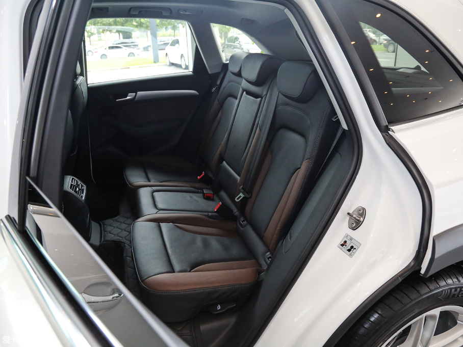 2018WQ5 ذ 40 TFSI g