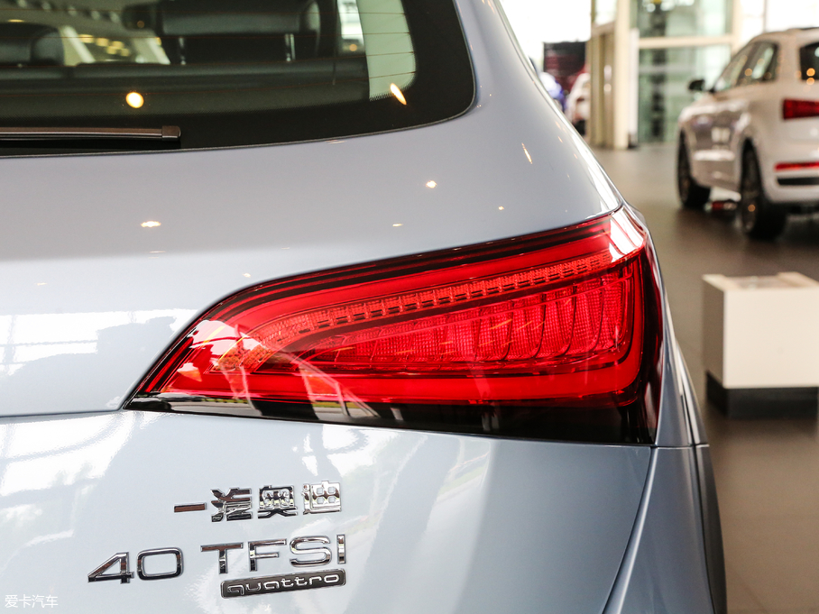 2018WQ5 ذ 40 TFSI g