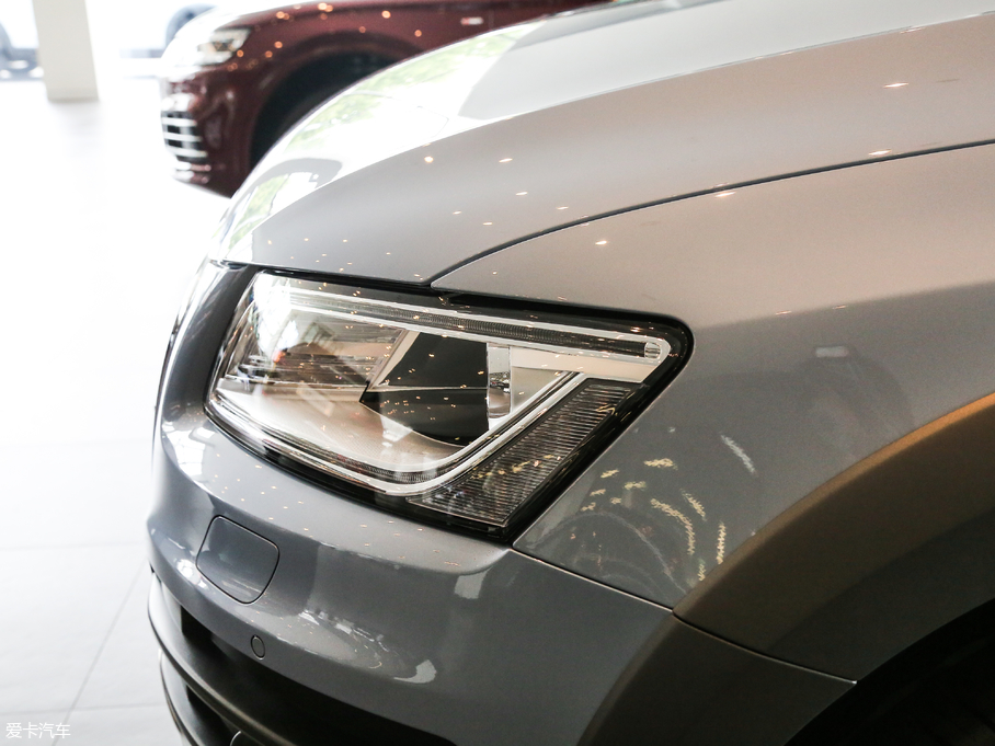 2018WQ5 ذ 40 TFSI g