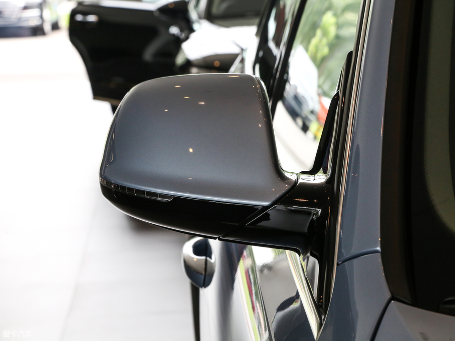 2018WQ5 ذ 40 TFSI g