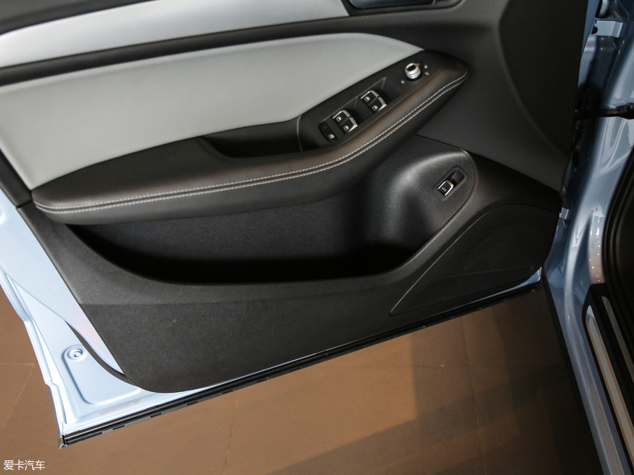 2018WQ5 ذ 40 TFSI g