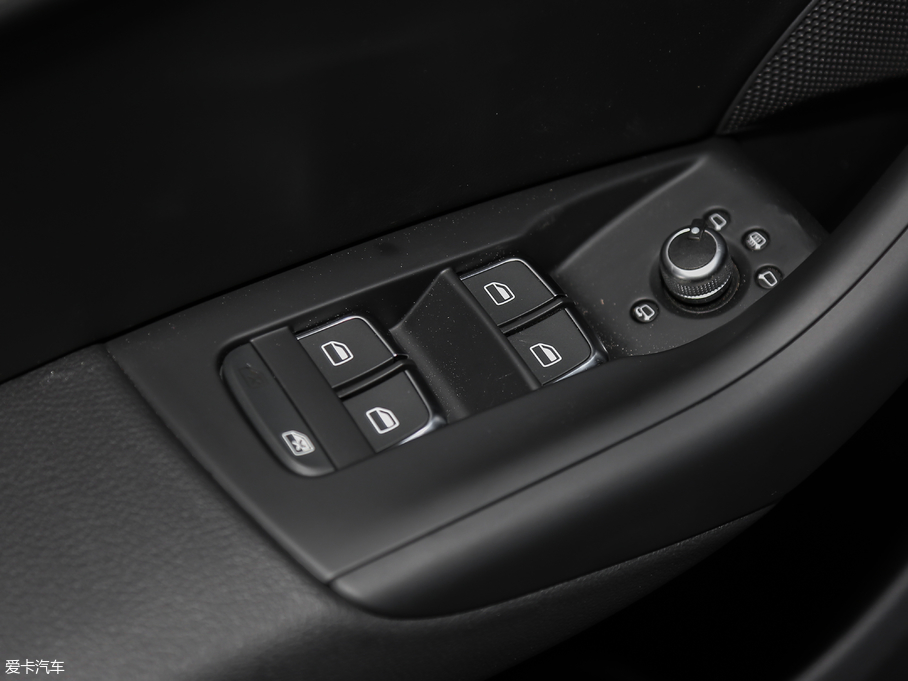 2018WQ3 30 30 TFSI L