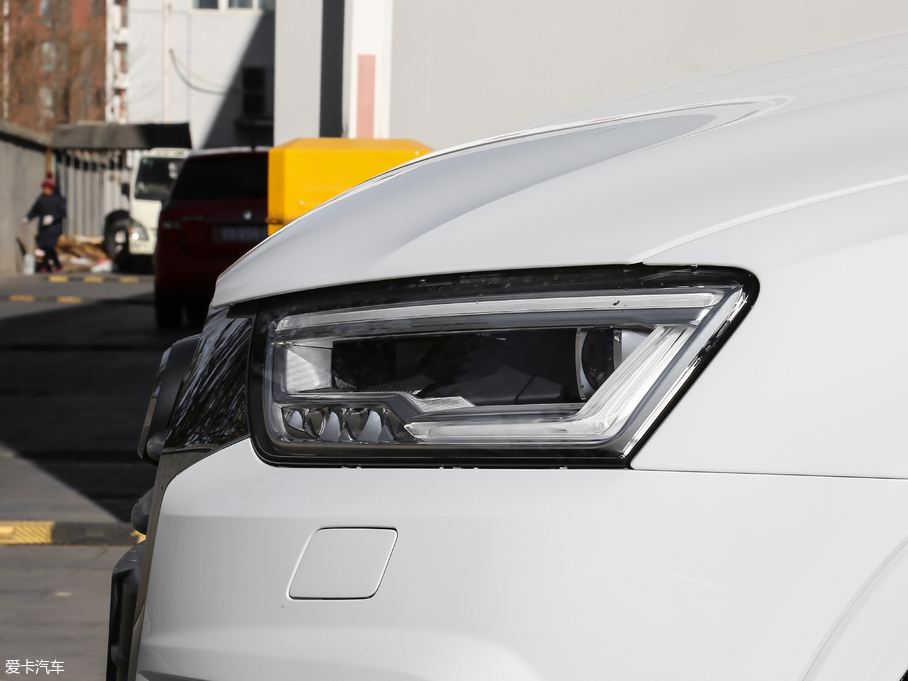 2018WQ3 30 35 TFSI r