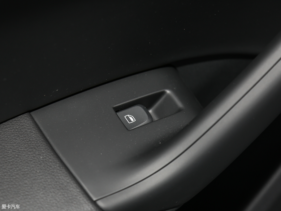 2018WQ3 30 35 TFSI r