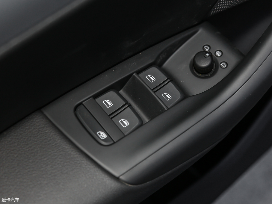 2018WQ3 30 35 TFSI r