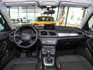 2018款30周年版 30 TFSI 标准型 内饰全景