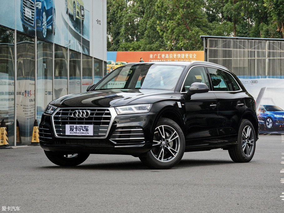 2018款奥迪q5l40 tfsi 荣享时尚型