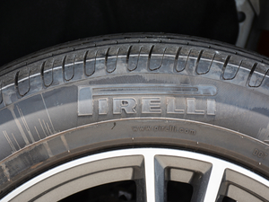 201840 TFSI sr V ݆̥Ʒ