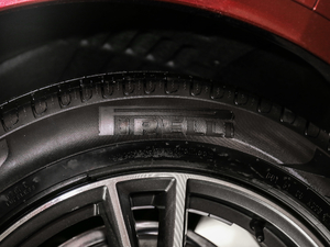 201845 TFSI r V ݆̥Ʒ