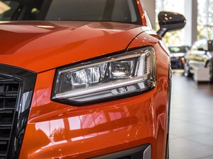 2019款35TFSI 豪华致雅型 国V 大灯