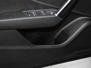 2019款35TFSI 上市专享版 国VI 前门储物空间