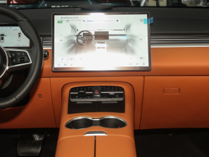 2026165km LmUltra 7 w^