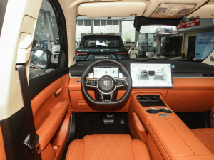 2026165km LmUltra 7 w^