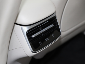 2024��736km UItra �п؅^