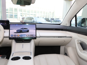 2024��736km UItra �п؅^