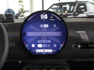 2024款452km COOPER SE 艺术家 中控区
