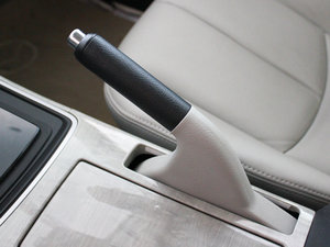 2009款2.0L 豪华版 驻车制动器