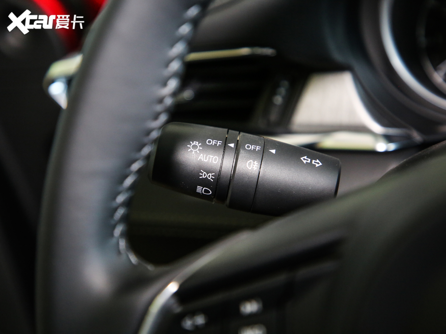 2020���Ɲ 2.0L �{����A��