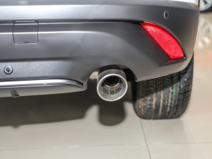 2021款2.5L 自动两驱蓝天驾趣版 排气管
