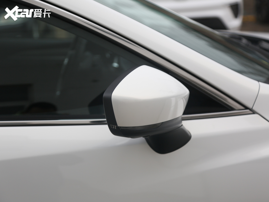 2021���Ɲ 2.0L �{����A��