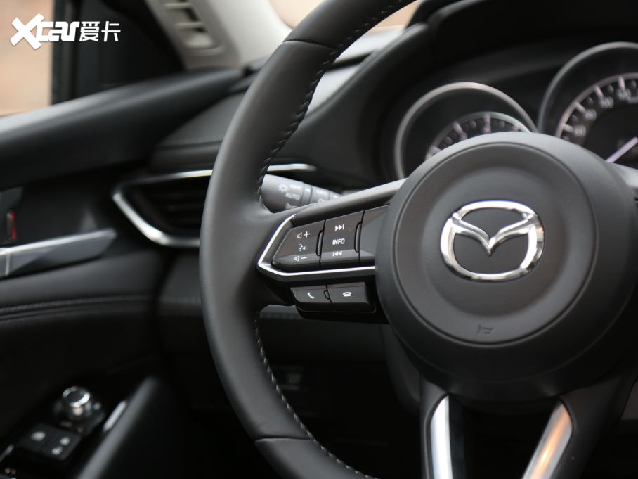 2021���Ɲ 2.0L �{����A��