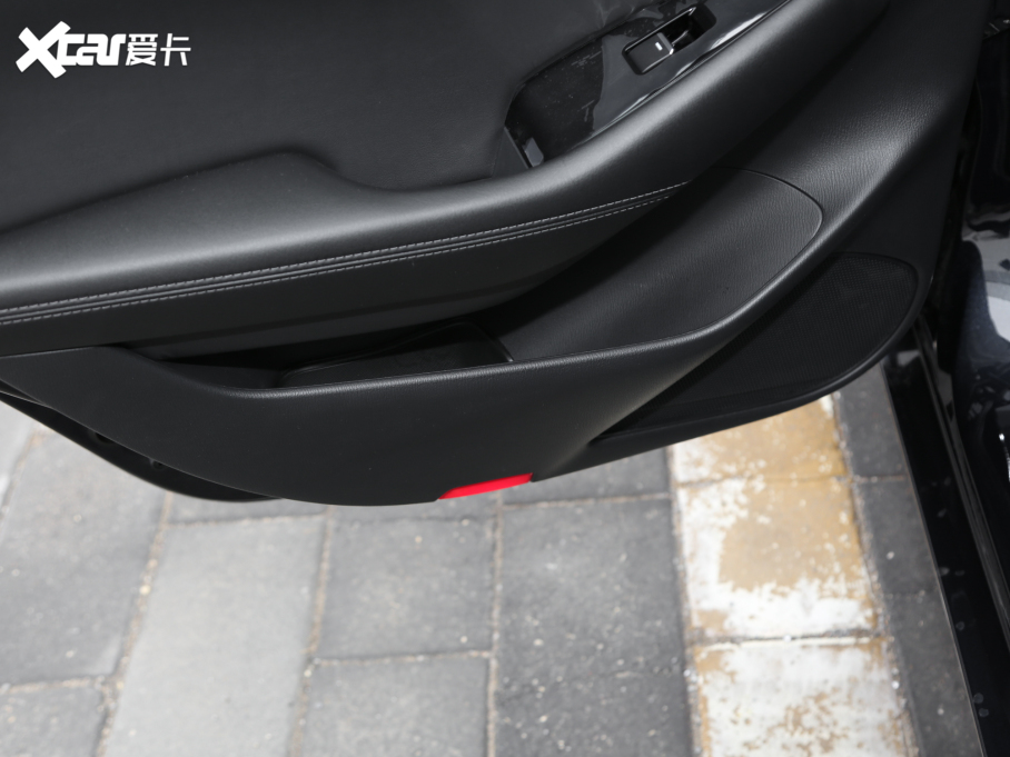 2021���Ɲ 2.0L �{����A��