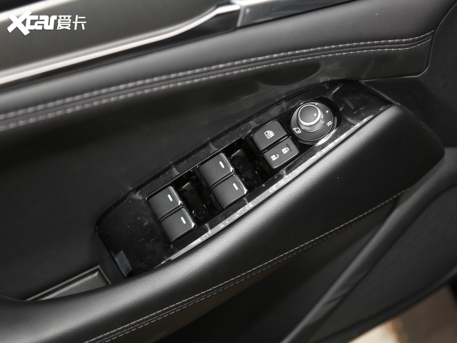 2021���Ɲ 2.0L �{(l��n)����A��