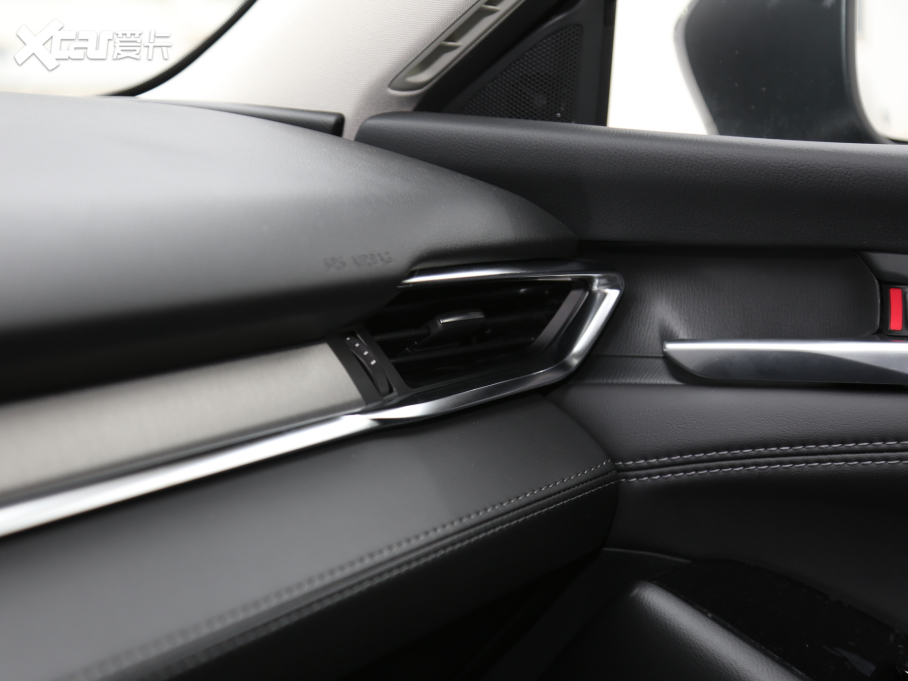 2021���Ɲ 2.0L �{����A��