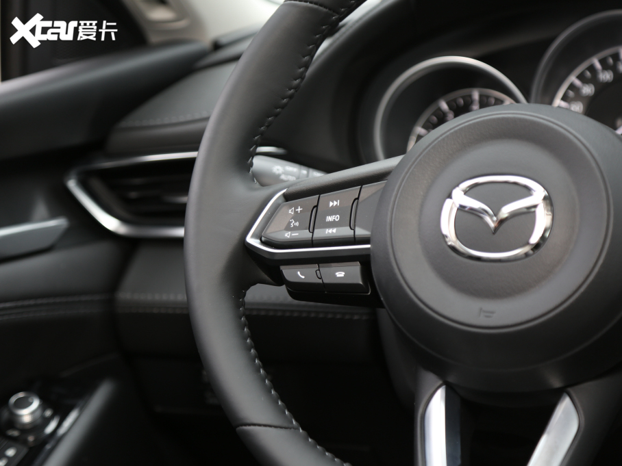 2021���Ɲ 2.0L �{����A��