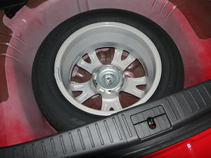 2011款2.0L 精英版 备胎