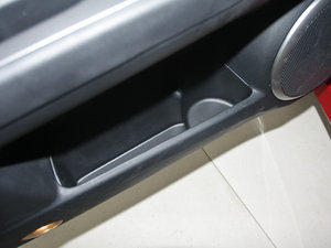 2011款2.0L 精英版 前门储物空间