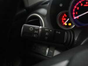 2011款2.0L 精英版 中控区