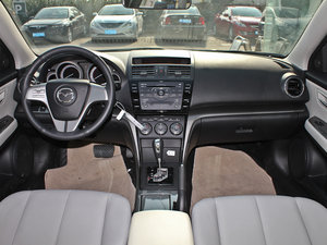 2012款2.0L 豪华版 内饰全景