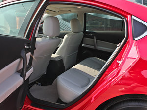 2012款2.0L 豪华版 后排空间