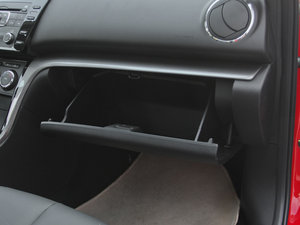 2012款2.0L 豪华版 手套箱