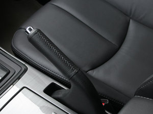 2012款2.0L 豪华版 驻车制动器