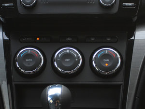 2012款2.0L 豪华版 中控区