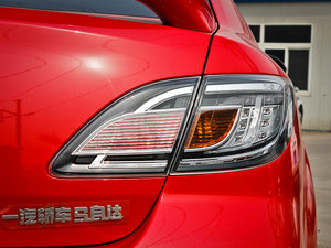 2012款2.5L 至尊版 尾灯