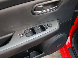 2012款2.5L 至尊版 主驾车窗控制区	
