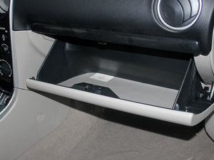2012款2.0L 手动版 手套箱