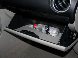 2012款2.0L 手动版 空间座椅