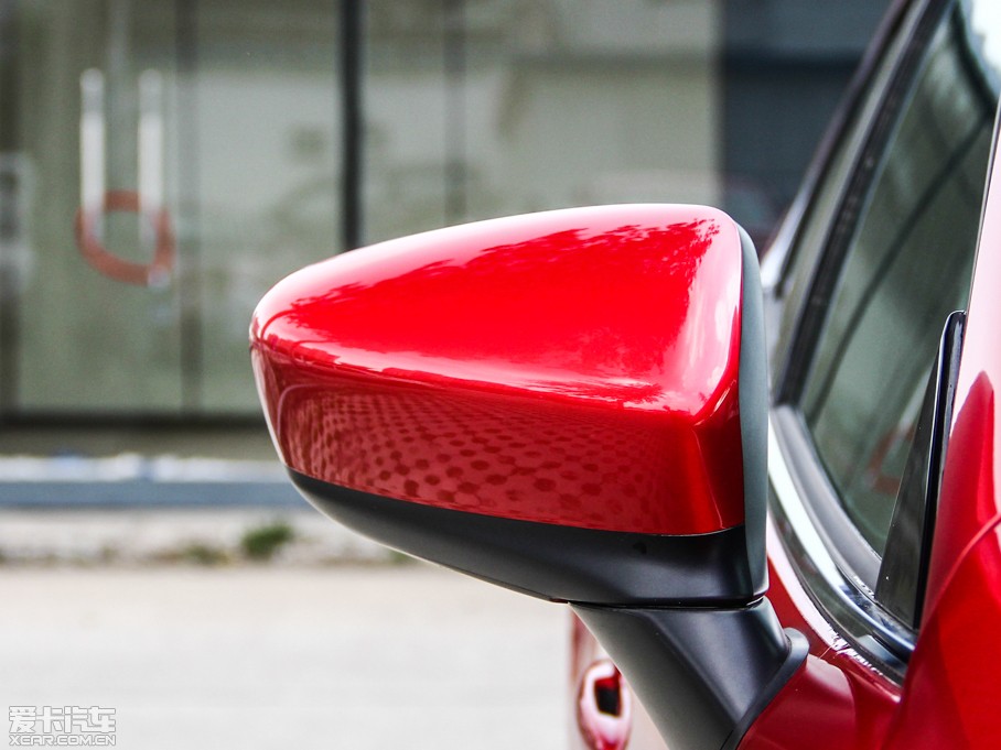 2014���Ɲ 2.0L �{(l��n)�����F��