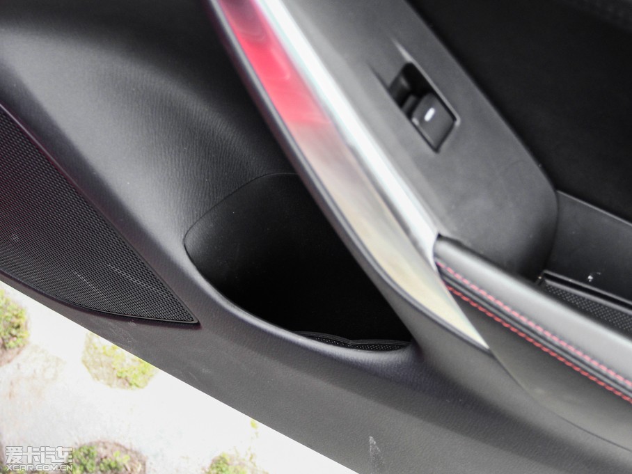 2014���Ɲ 2.0L �{�����F��