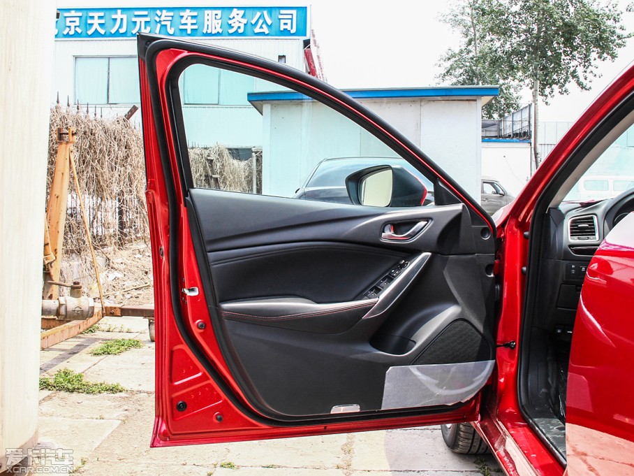 2014���Ɲ 2.0L �{�����F��