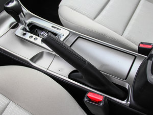 2014款2.0L 自动经典版 驻车制动器